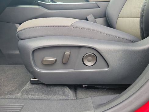 New 2026 Chevrolet Equinox LT w/ Convenience Package II FWD image 17