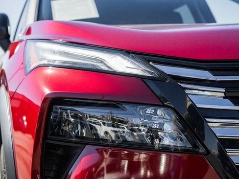 Used 2025 Nissan Rogue S image 13