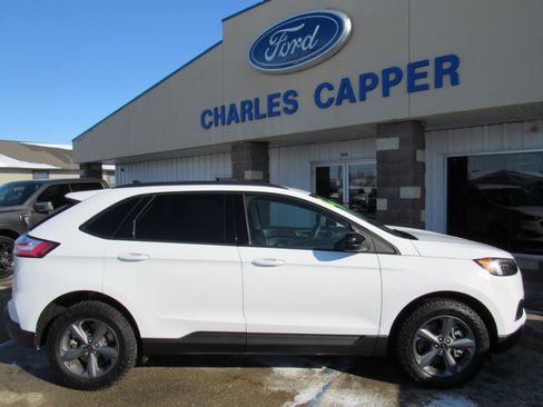 Used 2024 Ford Edge SEL w/ Sport Appearance Package image 4
