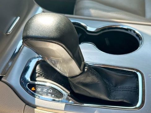 Used 2019 Jeep Grand Cherokee Limited image 18