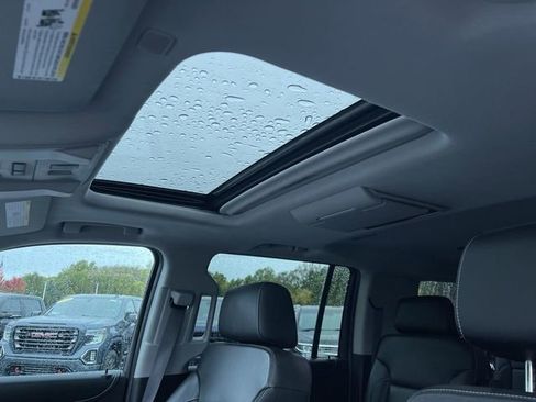 Used 2017 Chevrolet Suburban Premier AWD/4WD image 19