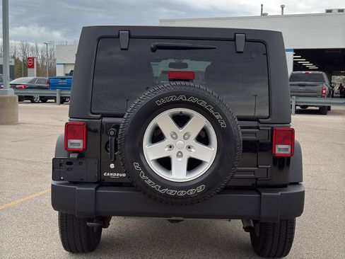 Used 2015 Jeep Wrangler Unlimited Sport w/ Quick Order Package 24S AWD/4WD image 7