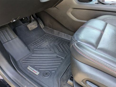 Used 2023 Chevrolet Traverse RS image 15