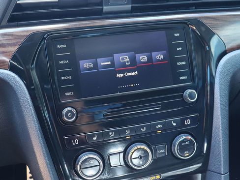 Used 2020 Volkswagen Passat 2.0T SEL image 45