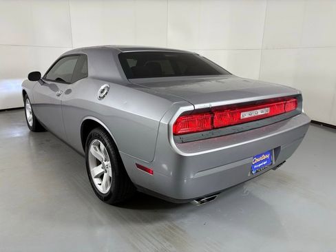 Used 2014 Dodge Challenger SXT image 6