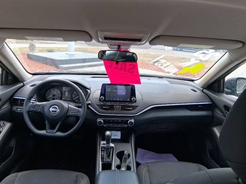 Used 2025 Nissan Altima 2.5 S FWD image 11