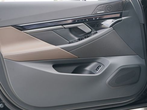 New 2026 BMW i5 eDrive40 w/ Premium Package image 10