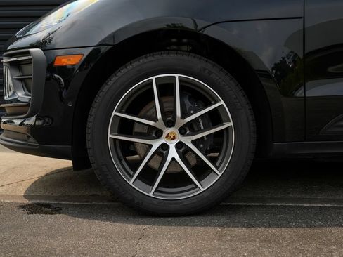 Certified 2026 Porsche Macan AWD/4WD image 11