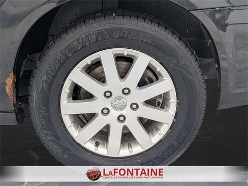 Used 2014 Chrysler Town & Country Touring image 27