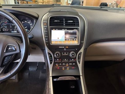 Used 2018 Lincoln MKX Select w/ Select Plus Package image 21