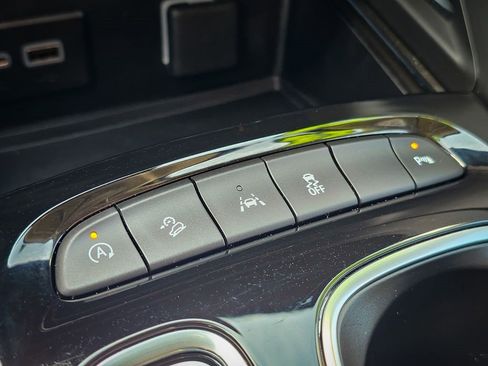 Certified 2023 Buick Envision Essence AWD/4WD image 26