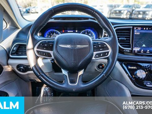 Used 2023 Chrysler Pacifica Limited image 30