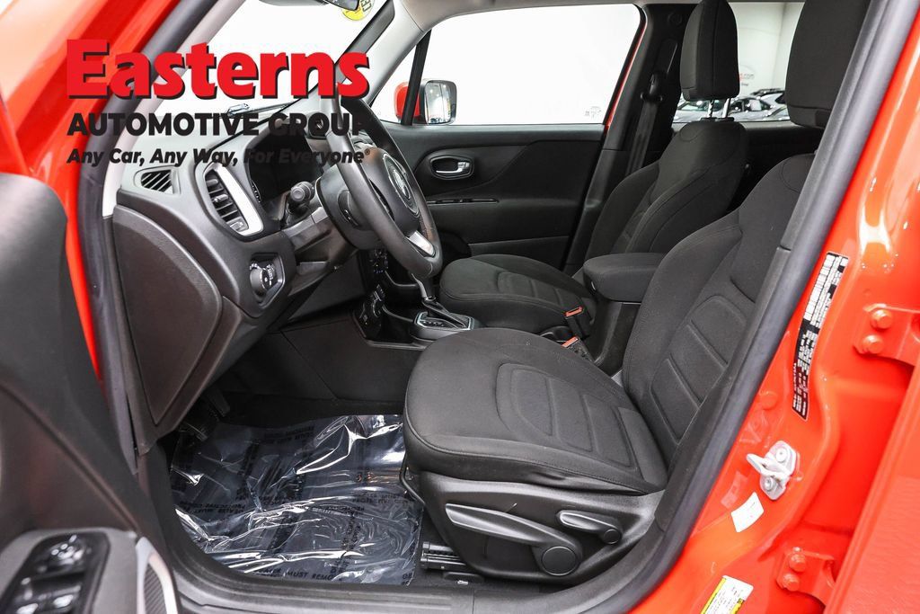 Used 2021 Jeep Renegade Latitude AWD/4WD image 15
