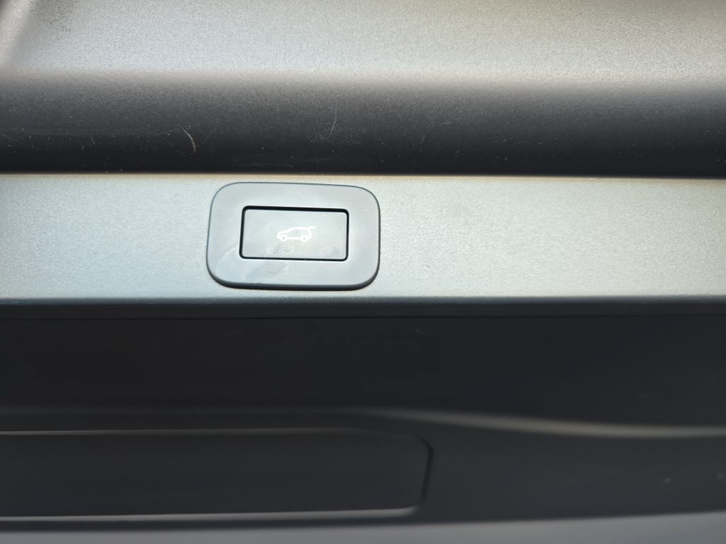 Certified 2024 Land Rover Range Rover SE AWD/4WD image 16