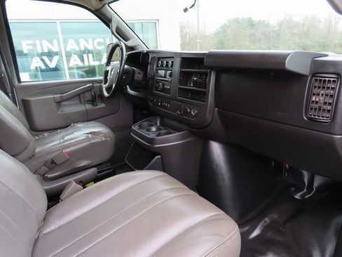Used 2018 Chevrolet Express 2500 w/ Driver Convenience Package image 22