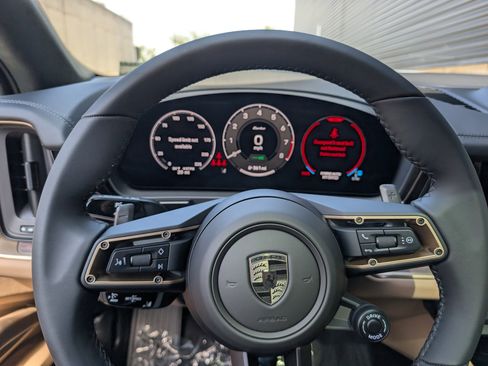 New 2025 Porsche Cayenne Turbo image 31