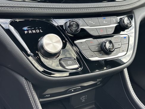 New 2026 Chrysler Pacifica Limited w/ Uconnect Theater Family Group image 6