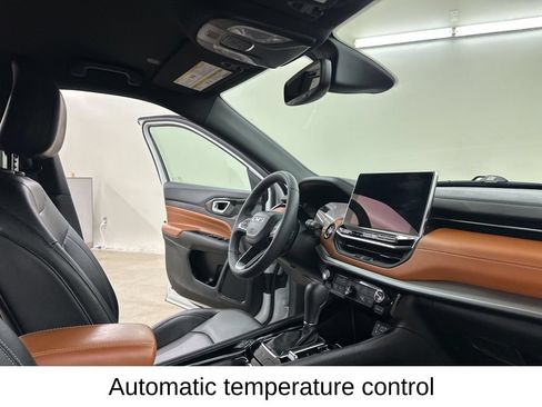 Used 2025 Jeep Compass Limited AWD/4WD image 19