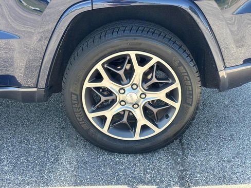 Used 2018 Jeep Grand Cherokee Limited AWD/4WD image 9