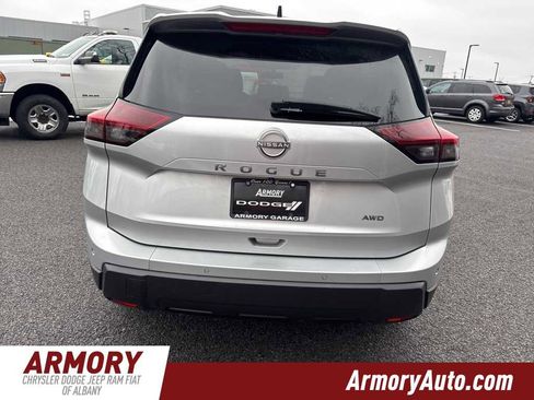 Used 2024 Nissan Rogue S image 5