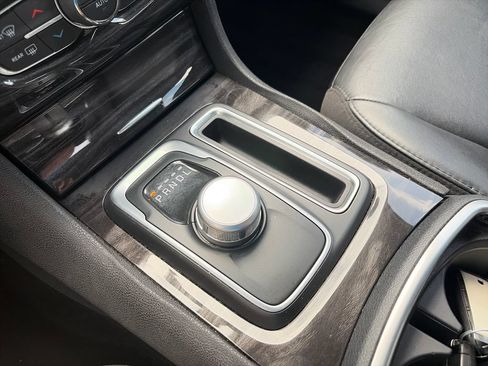 Used 2016 Chrysler 300 Limited RWD image 22