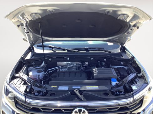 New 2026 Volkswagen Atlas Cross Sport SE image 11