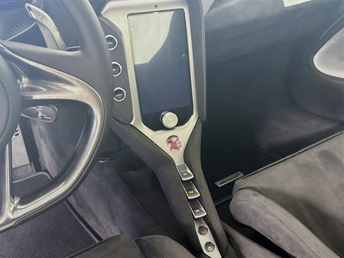 Used 2024 McLaren 750S image 13