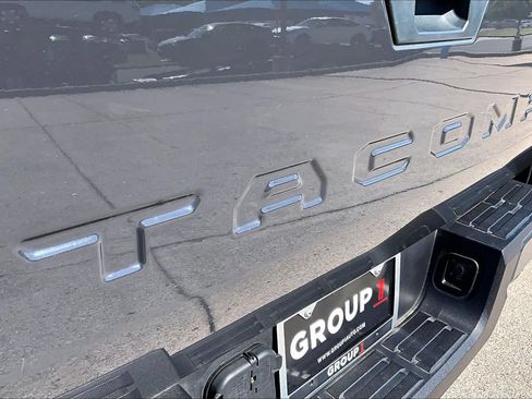 Used 2025 Toyota Tacoma SR5 AWD/4WD image 31