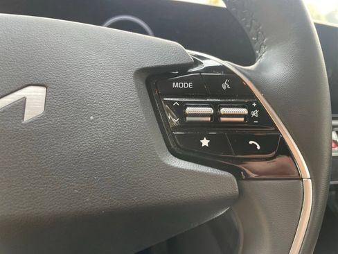 Certified 2023 Kia Niro Wind w/ Wind Preserve Package FWD image 11