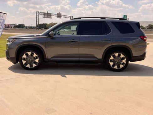 Used 2026 Honda Pilot Touring image 4