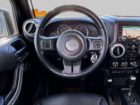 Used 2016 Jeep Wrangler Unlimited Sahara w/ Connectivity Group AWD/4WD image 6