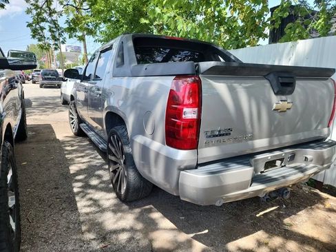 Used 2007 Chevrolet Avalanche LTZ w/ LTZ Preferred Equipment Group RWD image 3