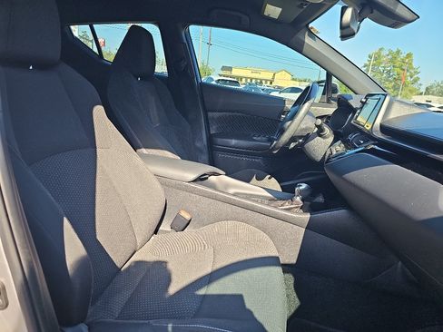 Used 2018 Toyota C-HR XLE FWD image 15