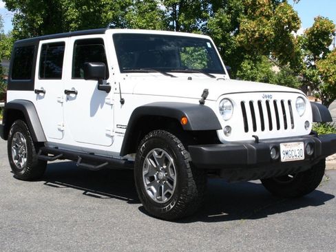 Used 2018 Jeep Wrangler Unlimited Sport w/ Connectivity Group image 2