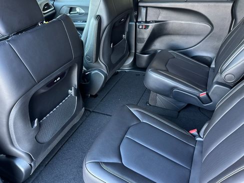 New 2026 Chrysler Pacifica Select w/ S Appearance Package image 11