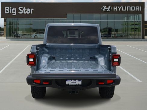Used 2025 Jeep Gladiator Rubicon w/ Convenience Group AWD/4WD image 8