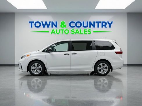 Used 2020 Toyota Sienna L FWD image 2