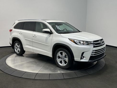 Used 2018 Toyota Highlander Limited AWD/4WD image 2