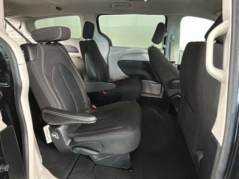 Used 2023 Chrysler Voyager LX FWD image 34