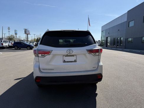 Used 2016 Toyota Highlander LE image 4
