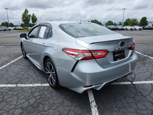 Used 2020 Toyota Camry SE FWD image 14