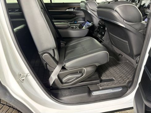 Used 2023 Jeep Grand Wagoneer Series II image 17