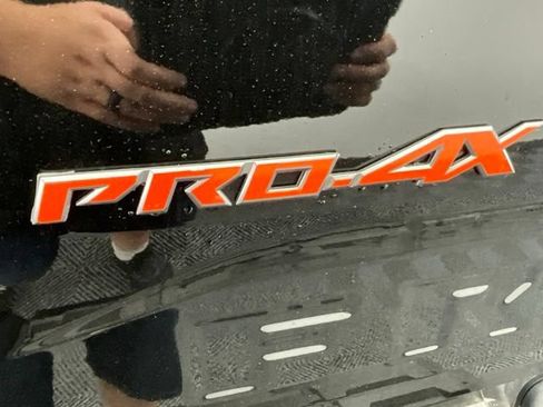 Used 2022 Nissan Frontier PRO-4X AWD/4WD image 23