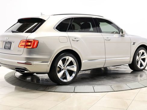 Used 2020 Bentley Bentayga Plug-In Hybrid image 4