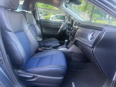 Used 2018 Toyota Corolla SE w/ Body Protection Package FWD image 10