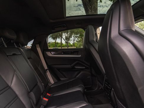 Used 2025 Porsche Cayenne Coupe AWD/4WD image 24