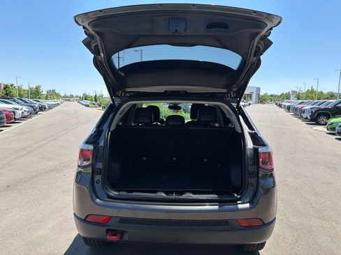 Used 2019 Jeep Compass Trailhawk w/ Leather Interior Group AWD/4WD image 17