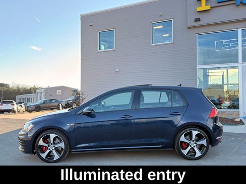 Used 2017 Volkswagen GTI SE image 11