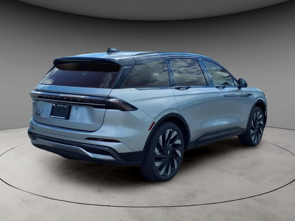 New 2026 Lincoln Nautilus Reserve w/ Jet Appearance Package AWD/4WD image 9