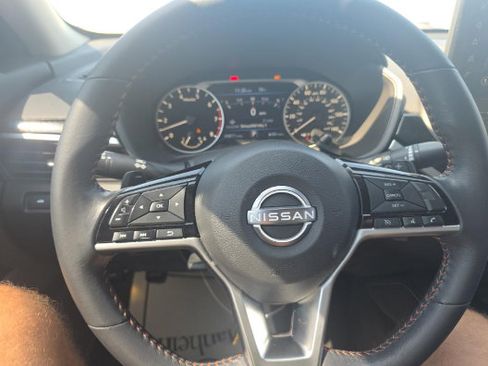 Used 2023 Nissan Altima 2.5 SR w/ SR Premium Package FWD image 9